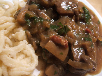 Finished carbonnade with Spätzle